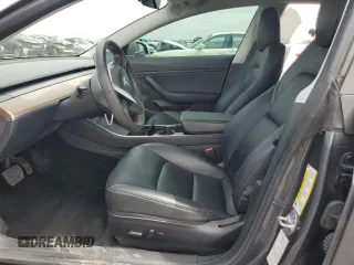 2019 Tesla Model 3 Mid Range z VIN 5YJ3E1EA2KF417212, wystawiony jako Copart lot #50968615 z przebiegiem 104 807 mil mil oraz Szkody całkowita. Historia ofert i sprzedaży dostępna na DreamBid. Obrazek 7.