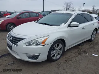 2013 Nissan Altima 3.5 SL with VIN 1N4BL3AP1DC173971, listed as a IAAI auction lot 41330016 with 185,945 mi miles. Bid and sale history available at carsss.com. Image 18.