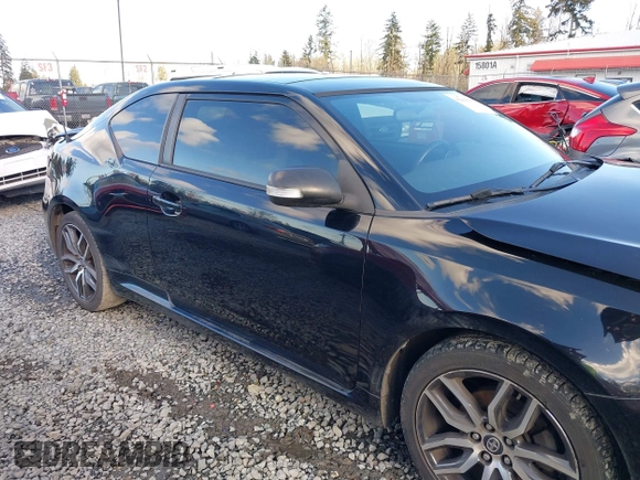 2015 Scion tC z VIN JTKJF5C74FJ010874, wystawiony jako IAAI lot #41496551 z przebiegiem 132 586 mil mil oraz . Historia ofert i sprzedaży dostępna na DreamBid. Obrazek 13.
