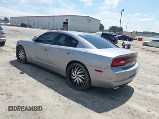 2013 Dodge Charger SE z VIN 2C3CDXBG0DH639988, wystawiony jako IAAI lot #40032112 z przebiegiem 197 941 mil mil oraz . Historia ofert i sprzedaży dostępna na DreamBid. Obrazek 3.