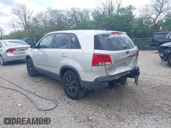 2013 Kia Sorento LX with VIN 5XYKTCA60DG372961, listed as a IAAI auction lot 42061693 with 181,034 mi miles. Bid and sale history available at carsss.com. Image 3.