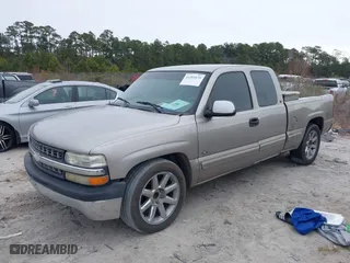 2000 Chevrolet Silverado 1500 LS with VIN 2GCEC19T1Y1250072, listed as a IAAI auction lot 41281039 with 263,179 mi miles. Bid and sale history available at carsss.com. Image 2.