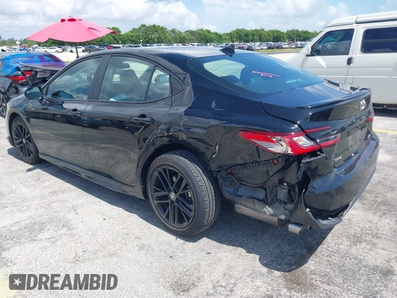 2025 Toyota Camry LE z VIN 4T1DAACK0SU024677, wystawiony jako IAAI lot #42468532 z przebiegiem 21 937 mil mil oraz . Historia ofert i sprzedaży dostępna na DreamBid. Obrazek 3.