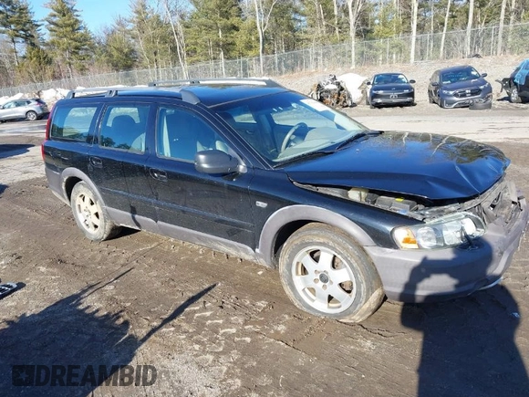 2004 Volvo V70 XC70 with VIN YV1SZ59H441151020, listed as a IAAI auction lot 41761408 with 195,292 mi miles. Bid and sale history available at carsss.com. Image 1.