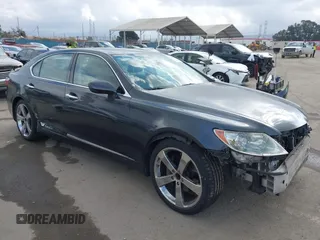 2007 Lexus LS 460 L z VIN JTHGL46F075002562, wystawiony jako IAAI lot #42110316 z przebiegiem Nie podano mil oraz . Historia ofert i sprzedaży dostępna na DreamBid. Obrazek 1.
