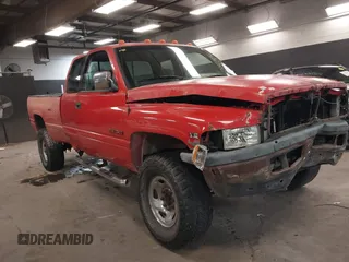 1997 Dodge 2500 z VIN 3B7KF23Z8VG839717, wystawiony jako IAAI lot #42352314 z przebiegiem 245 473 mil mil oraz . Historia ofert i sprzedaży dostępna na DreamBid. Obrazek 1.