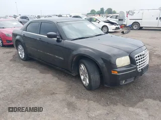2006 Chrysler 300 Touring z VIN 2C3LA53G36H113174, wystawiony jako IAAI lot #42274652 z przebiegiem 229 422 mil mil oraz . Historia ofert i sprzedaży dostępna na DreamBid. Obrazek 1.