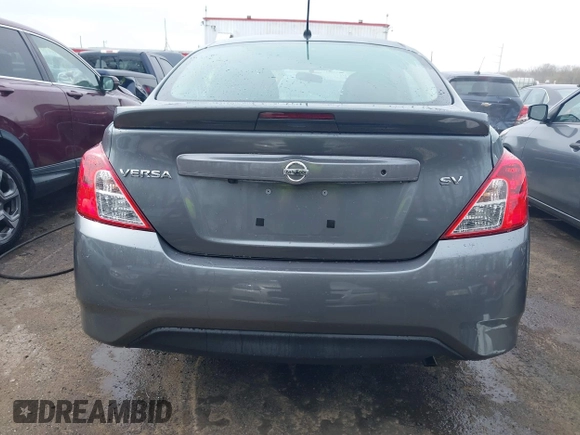 2019 Nissan Versa SV z VIN 3N1CN7AP8KL838112, wystawiony jako IAAI lot #41930746 z przebiegiem 27 404 mil mil oraz . Historia ofert i sprzedaży dostępna na DreamBid. Obrazek 16.