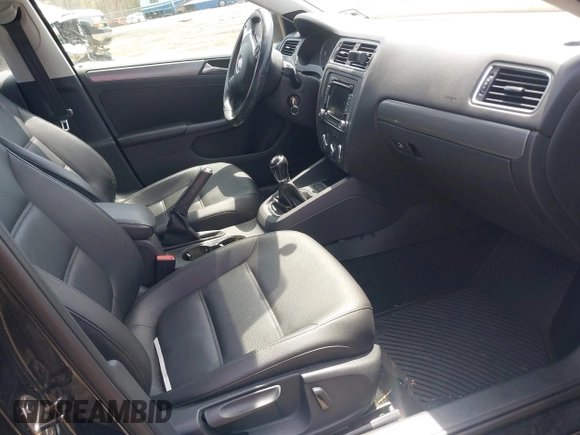 2013 Volkswagen Jetta TDI w/Premium z VIN 3VW3L7AJ4DM275326, wystawiony jako IAAI lot #42113541 z przebiegiem 166 357 mil mil oraz . Historia ofert i sprzedaży dostępna na DreamBid. Obrazek 5.