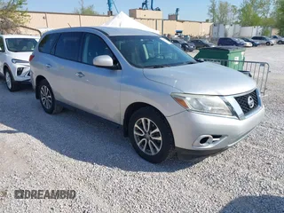 2014 Nissan Pathfinder S z VIN 5N1AR2MN0EC631828, wystawiony jako IAAI lot #42000263 z przebiegiem 181 121 mil mil oraz . Historia ofert i sprzedaży dostępna na DreamBid. Obrazek 1.
