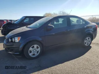 2016 Chevrolet Sonic LS z VIN 1G1JA5SH6G4103565, wystawiony jako Copart lot #44964115 z przebiegiem 75 078 mil mil oraz Czysty tytuł • Clean title. Historia ofert i sprzedaży dostępna na DreamBid. Obrazek 1.