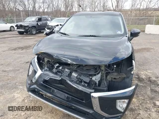 2019 Mitsubishi Eclipse Cross SE z VIN JA4AT5AA5KZ048554, wystawiony jako IAAI lot #41992025 z przebiegiem 76 052 mil mil oraz . Historia ofert i sprzedaży dostępna na DreamBid. Obrazek 6.
