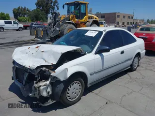 1996 Honda Civic DX z VIN 1HGEJ6222TL048575, wystawiony jako IAAI lot #42408718 z przebiegiem 235 209 mil mil oraz . Historia ofert i sprzedaży dostępna na DreamBid. Obrazek 6.