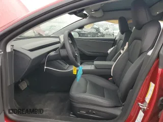 2024 Tesla Model 3 z VIN 5YJ3E1EA8RF848065, wystawiony jako Copart lot #82765684 z przebiegiem 3782 mil mil oraz Szkody całkowita. Historia ofert i sprzedaży dostępna na DreamBid. Obrazek 7.