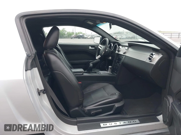 2007 Ford Mustang Deluxe with VIN 1ZVFT80N275331507, listed as a IAAI auction lot 42120778 with 117,021 mi miles. Bid and sale history available at carsss.com. Image 5.