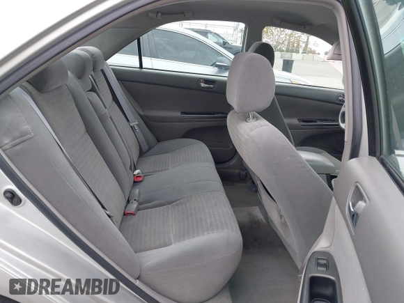 2006 Toyota Camry STD z VIN 4T1BE32K26U123354, wystawiony jako IAAI lot #42436572 z przebiegiem 216 876 mil mil oraz . Historia ofert i sprzedaży dostępna na DreamBid. Obrazek 8.