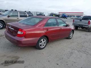 2002 Toyota Camry LE z VIN 4T1BE32K82U005531, wystawiony jako IAAI lot #41650283 z przebiegiem 328 259 mil mil oraz . Historia ofert i sprzedaży dostępna na DreamBid. Obrazek 4.