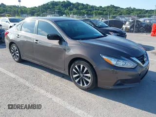 2017 Nissan Altima SV z VIN 1N4AL3AP1HC170201, wystawiony jako IAAI lot #42555613 z przebiegiem 221 074 mil mil oraz . Historia ofert i sprzedaży dostępna na DreamBid. Obrazek 1.