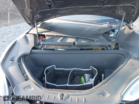 2018 Tesla Model S 75D z VIN 5YJSA1E4XJF291438, wystawiony jako IAAI lot #41311045 z przebiegiem Nie podano mil oraz . Historia ofert i sprzedaży dostępna na DreamBid. Obrazek 10.
