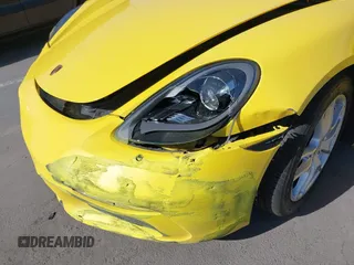 2021 Porsche 718 Boxster z VIN WP0CA2A8XMS210397, wystawiony jako IAAI lot #42271755 z przebiegiem 43 518 mil mil oraz . Historia ofert i sprzedaży dostępna na DreamBid. Obrazek 6.
