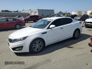 2013 Kia Optima LX z VIN 5XXGM4A76DG206790, wystawiony jako Copart lot #54222565 z przebiegiem 133 077 mil mil oraz Szkody całkowita. Historia ofert i sprzedaży dostępna na DreamBid. Obrazek 1.