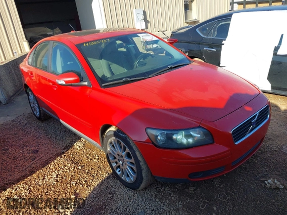 2007 Volvo S40 2.4L with VIN YV1MS382272273341, listed as a IAAI auction lot 41335987 with 205,803 mi miles. Bid and sale history available at carsss.com. Image 1.