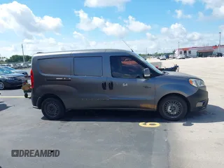 2017 Ram ProMaster City Cargo Tradesman z VIN ZFBERFAB9H6D25646, wystawiony jako IAAI lot #42258881 z przebiegiem 92 286 mil mil oraz . Historia ofert i sprzedaży dostępna na DreamBid. Obrazek 14.
