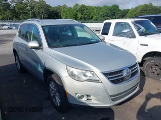 2010 Volkswagen Tiguan SEL with VIN WVGAV7AXXAW000155, listed as a IAAI auction lot 42547179 with 82,912 mi miles and . Bid and sale history available at DreamBid. Image 1.
