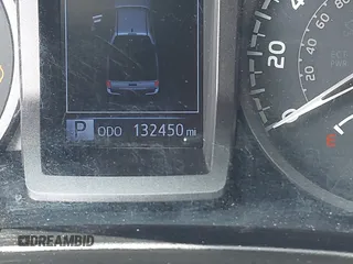2018 Toyota Tacoma SR5 z VIN 5TFAZ5CN2JX064452, wystawiony jako IAAI lot #41945468 z przebiegiem 132 450 mil mil oraz . Historia ofert i sprzedaży dostępna na DreamBid. Obrazek 15.