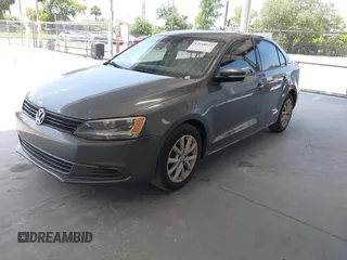 2014 Volkswagen Jetta SE z VIN 3VWD17AJXEM315517, wystawiony jako IAAI lot #42348053 z przebiegiem 120 208 mil mil oraz . Historia ofert i sprzedaży dostępna na DreamBid. Obrazek 2.