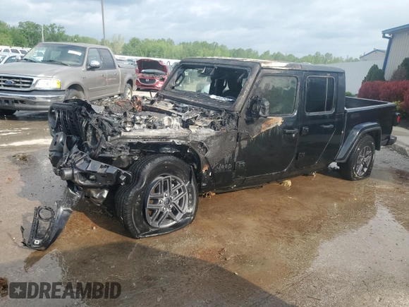 2024 Jeep Gladiator Sport z VIN 1C6HJTAGXRL109663, wystawiony jako Copart lot #54625495 z przebiegiem Nie podano mil oraz Nie do naprawy • Non repairable. Historia ofert i sprzedaży dostępna na DreamBid. Obrazek 1.