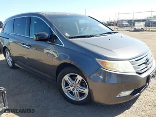 2013 Honda Odyssey Touring with VIN 5FNRL5H98DB085627, listed as a IAAI auction lot 41742702 with 117,899 mi miles. Bid and sale history available at carsss.com. Image 1.