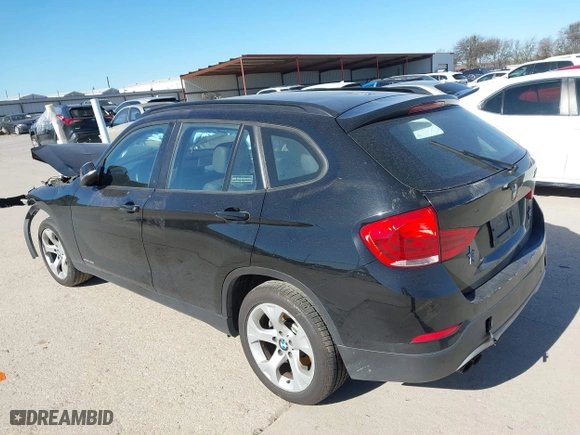 2015 BMW X1 sDrive28i with VIN WBAVM1C58FV498559, listed as a IAAI auction lot 41208638 with 100,452 mi miles. Bid and sale history available at carsss.com. Image 3.