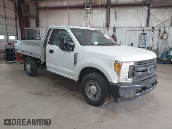 2017 Ford F-250 XL z VIN 1FDBF2A60HEC99876, wystawiony jako IAAI lot #42468271 z przebiegiem 81 478 mil mil oraz . Historia ofert i sprzedaży dostępna na DreamBid. Obrazek 1.