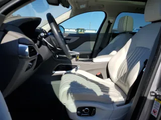 2020 Jaguar F-Pace 30t Portfolio z VIN SADCN2GX2LA632014, wystawiony jako Copart lot #45778684 z przebiegiem 27 885 mil mil oraz Szkoda całkowita • Salvage title. Historia ofert i sprzedaży dostępna na DreamBid. Obrazek 7.
