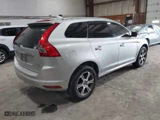 2015 Volvo XC60 T6 Platinum with VIN YV4902RM8F2651797, listed as a IAAI auction lot 41567952 with 230,868 mi miles. Bid and sale history available at carsss.com. Image 4.