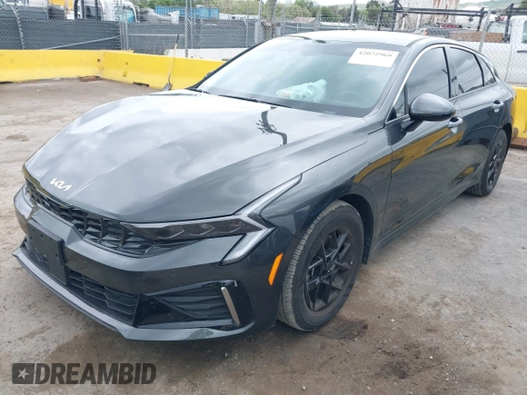 2025 Kia K5 LXS z VIN KNAG24J77S5316431, wystawiony jako IAAI lot #42072969 z przebiegiem 14 413 mil mil oraz . Historia ofert i sprzedaży dostępna na DreamBid. Obrazek 19.