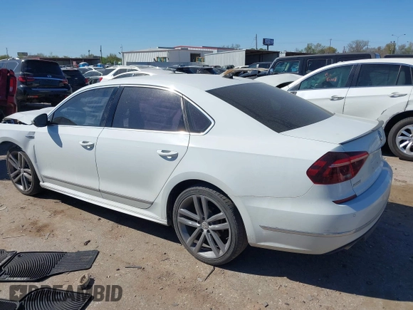 2019 Volkswagen Passat SE R-Line z VIN 1VWMA7A31KC000846, wystawiony jako IAAI lot #41840659 z przebiegiem 70 486 mil mil oraz . Historia ofert i sprzedaży dostępna na DreamBid. Obrazek 3.