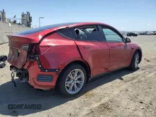 2024 Tesla Model Y Long Range with VIN 7SAYGDEE8RA233147, listed as a Copart auction lot 56695545 with 9,512 mi miles and Salvage title. Bid and sale history available at DreamBid. Image 3.