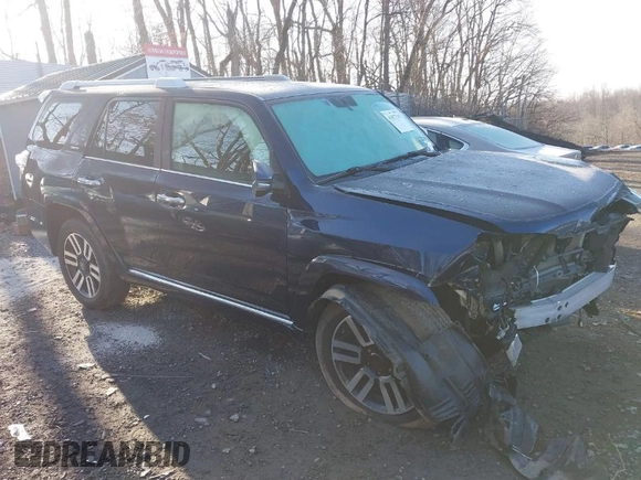 2018 Toyota 4Runner SR5 z VIN JTEBU5JR8J5596675, wystawiony jako IAAI lot #41877335 z przebiegiem Nie podano mil oraz . Historia ofert i sprzedaży dostępna na DreamBid. Obrazek 1.