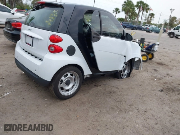 2009 Smart fortwo Pure z VIN WMEEJ31X39K314325, wystawiony jako IAAI lot #41607981 z przebiegiem 59 684 mil mil oraz . Historia ofert i sprzedaży dostępna na DreamBid. Obrazek 13.