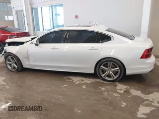 2019 Volvo S90 Momentum with VIN LVY102AK5KP081791, listed as a IAAI auction lot 41632562 with 117,384 mi miles. Bid and sale history available at carsss.com. Image 14.