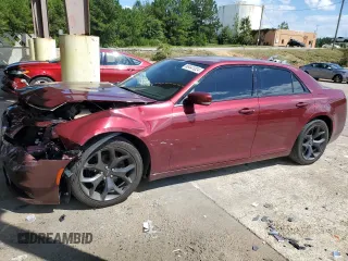 2021 Chrysler 300 S z VIN 2C3CCABG3MH541439, wystawiony jako Copart lot #68441024 z przebiegiem 63 279 mil mil oraz Szkoda całkowita • Salvage title. Historia ofert i sprzedaży dostępna na DreamBid. Obrazek 1.