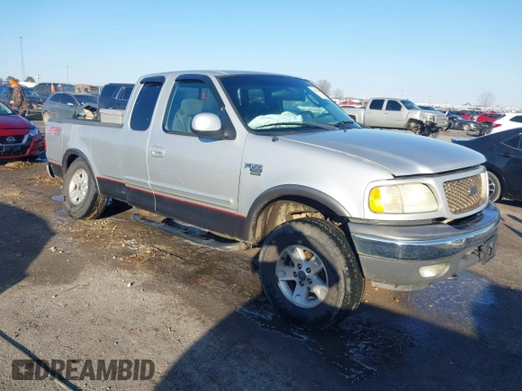 2003 Ford F-150 XL z VIN 1FTRX18W53NA29776, wystawiony jako IAAI lot #41413445 z przebiegiem 231 533 mil mil oraz . Historia ofert i sprzedaży dostępna na DreamBid. Obrazek 1.