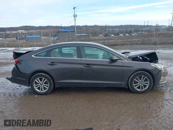 2015 Hyundai Sonata SE z VIN 5NPE24AF5FH184549, wystawiony jako IAAI lot #41132530 z przebiegiem 123 031 mil mil oraz . Historia ofert i sprzedaży dostępna na DreamBid. Obrazek 14.