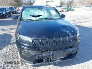 2022 Jeep Compass Latitude with VIN 3C4NJDBB7NT195727, listed as a IAAI auction lot 41693643 with 33,413 mi miles and . Bid and sale history available at DreamBid. Image 6.