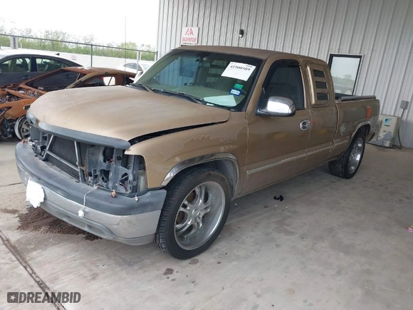 2001 Chevrolet Silverado 1500 LS with VIN 2GCEC19V411218420, listed as a IAAI auction lot 41900589 with 209,953 mi miles. Bid and sale history available at carsss.com. Image 2.
