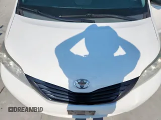 2015 Toyota Sienna L z VIN 5TDZK3DC2FS661185, wystawiony jako Copart lot #61046895 z przebiegiem 239 452 mil mil oraz Szkoda całkowita • Salvage title. Historia ofert i sprzedaży dostępna na DreamBid. Obrazek 12.