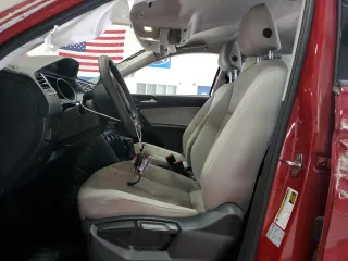 2019 Volkswagen Tiguan S with VIN 3VV0B7AX7KM135573, listed as a Copart auction lot 60122025 with 32,089 mi miles and Salvage title. Bid and sale history available at DreamBid. Image 7.