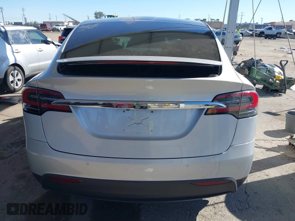 2016 Tesla Model X 70D z VIN 5YJXCBE25GF021322, wystawiony jako IAAI lot #41866368 z przebiegiem 95 072 mil mil oraz . Historia ofert i sprzedaży dostępna na DreamBid. Obrazek 16.
